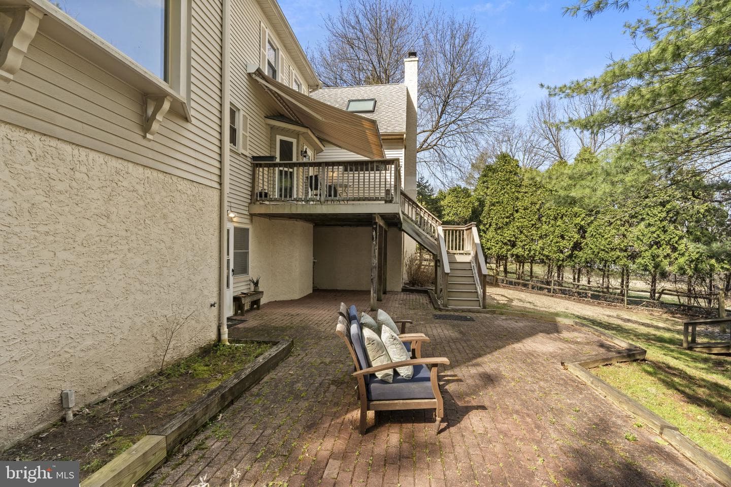220 Richard Way photo 62