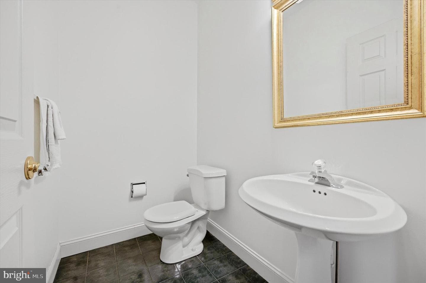 2594 Hillcrest Drive photo 12