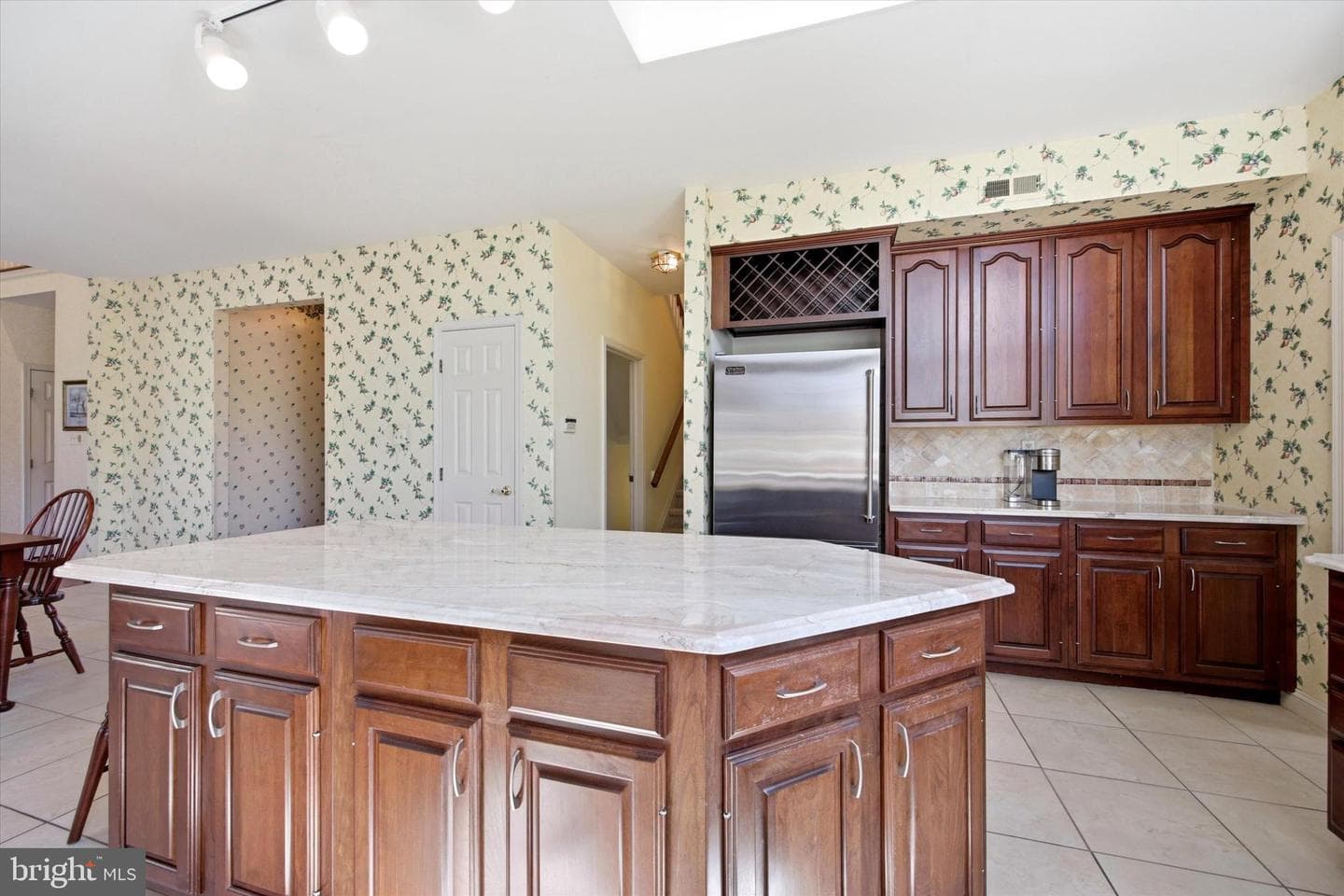 2594 Hillcrest Drive photo 17