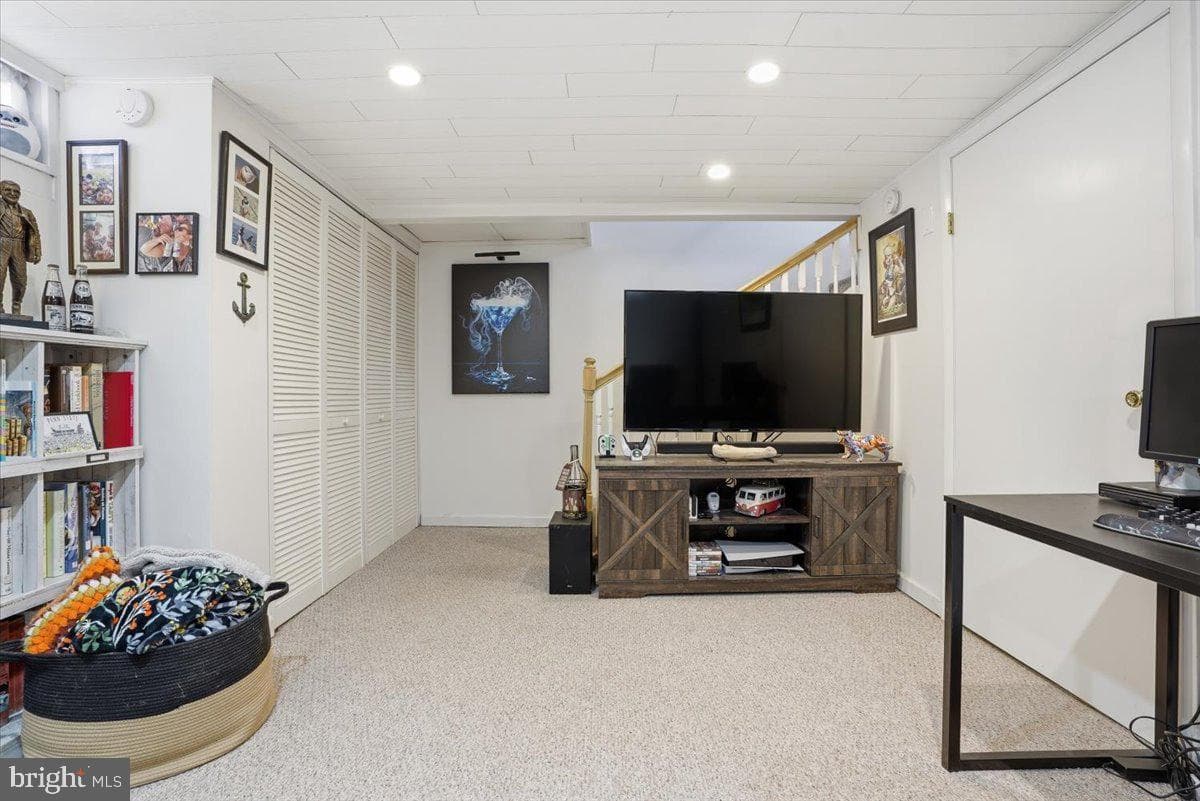 852 Feist Avenue photo 30