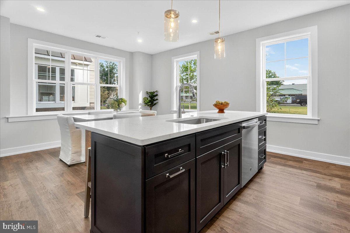 411 Isabelle Court #101 photo 15