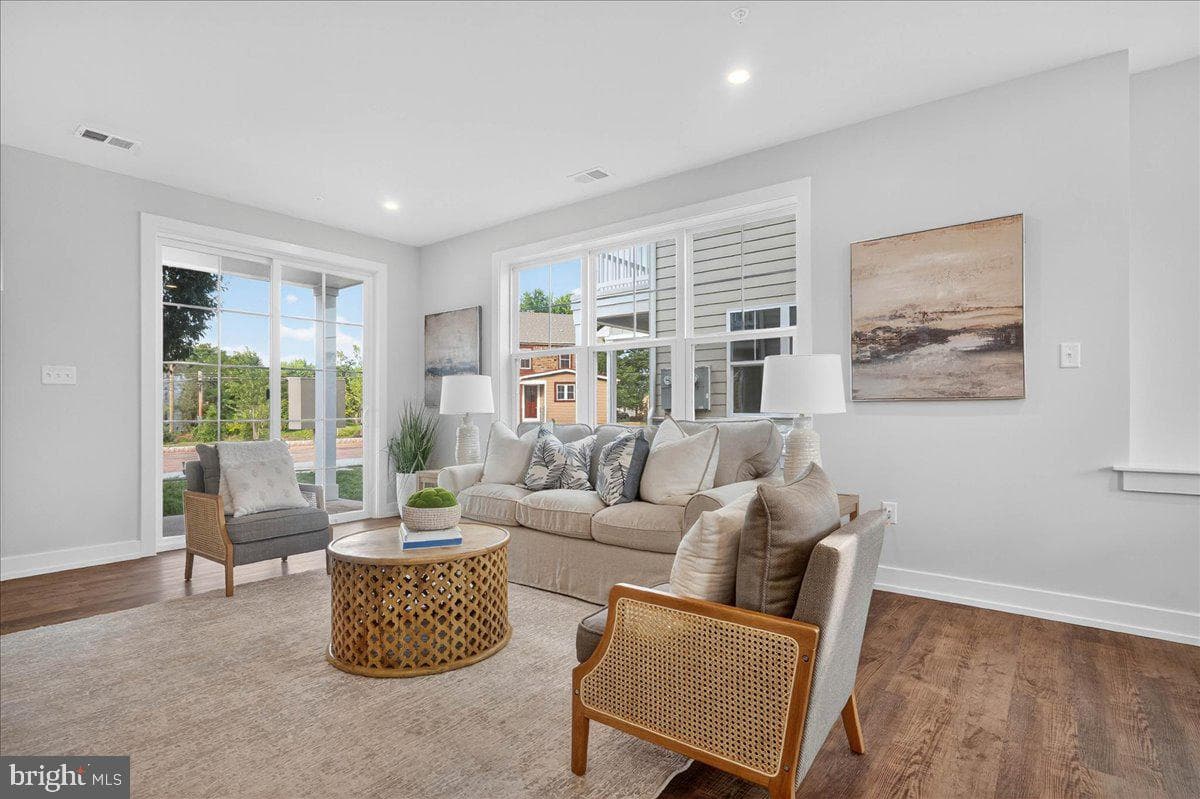 411 Isabelle Court #101 photo 28