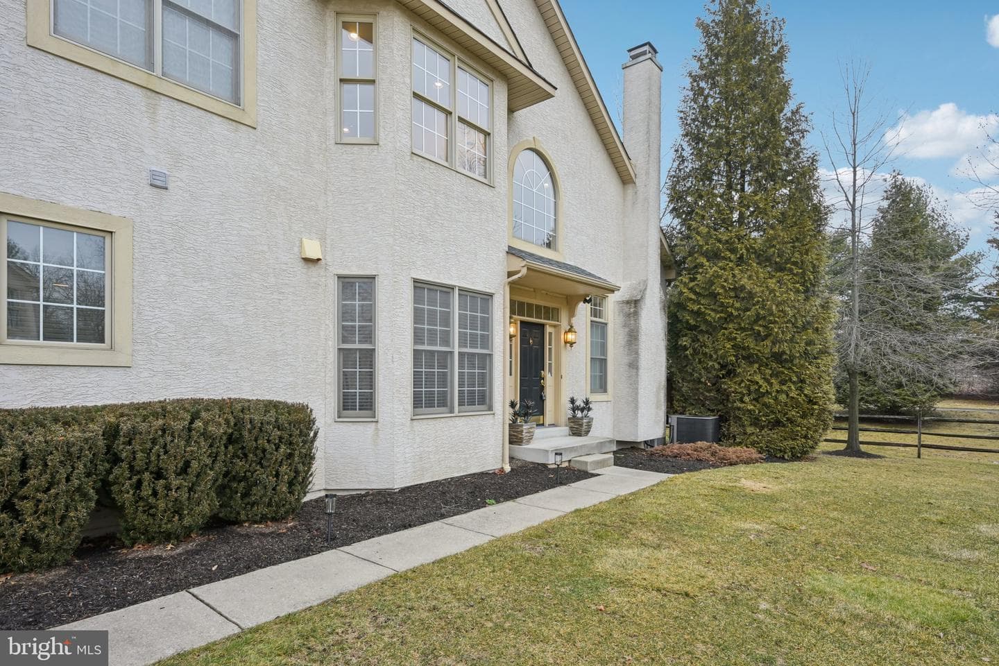 1635 Sloan Way photo 3