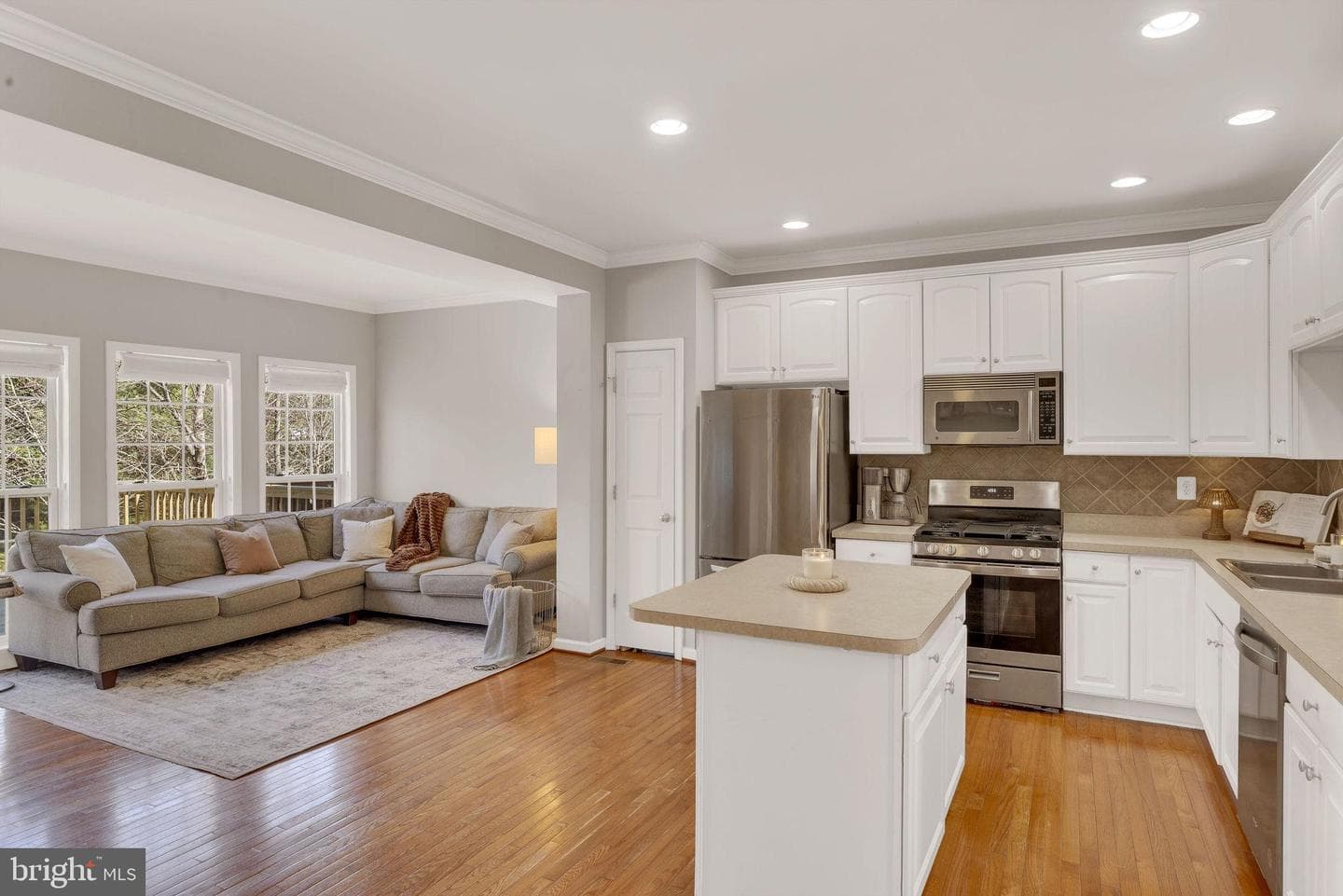 403 Devon Court photo 11