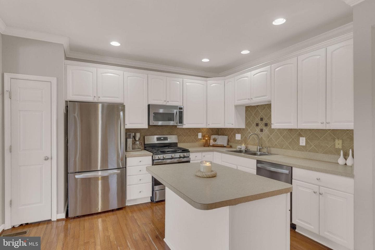 403 Devon Court photo 12