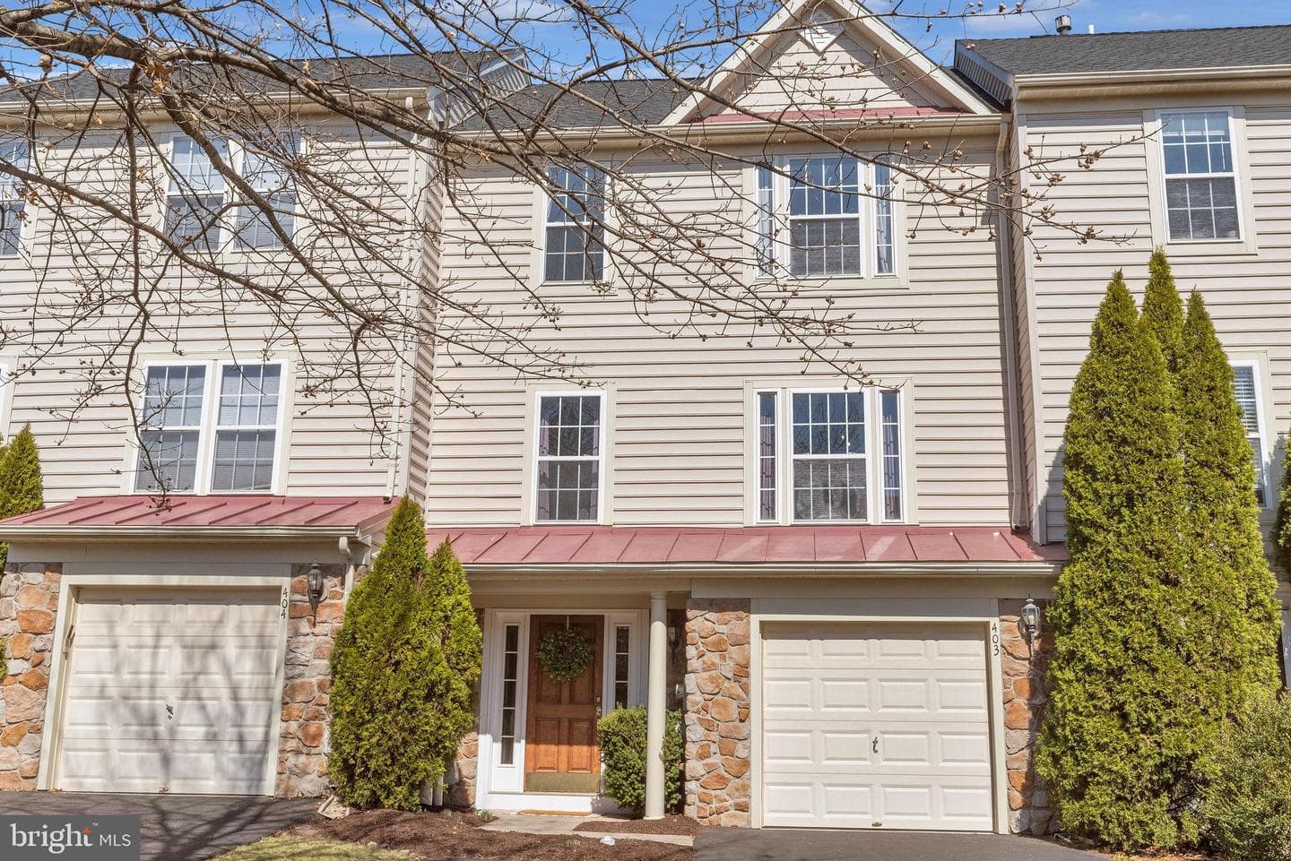 403 Devon Court photo 2