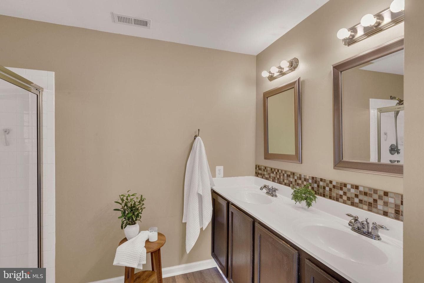 403 Devon Court photo 28