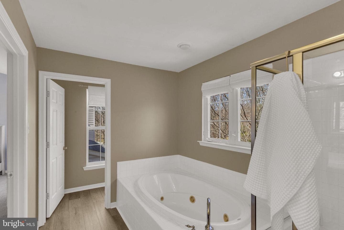 403 Devon Court photo 29