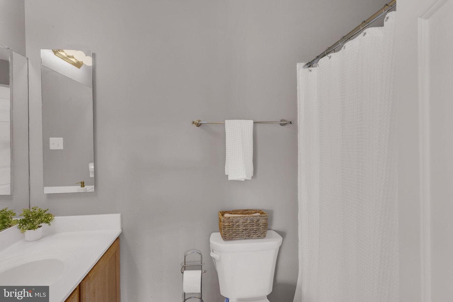 403 Devon Court photo 32