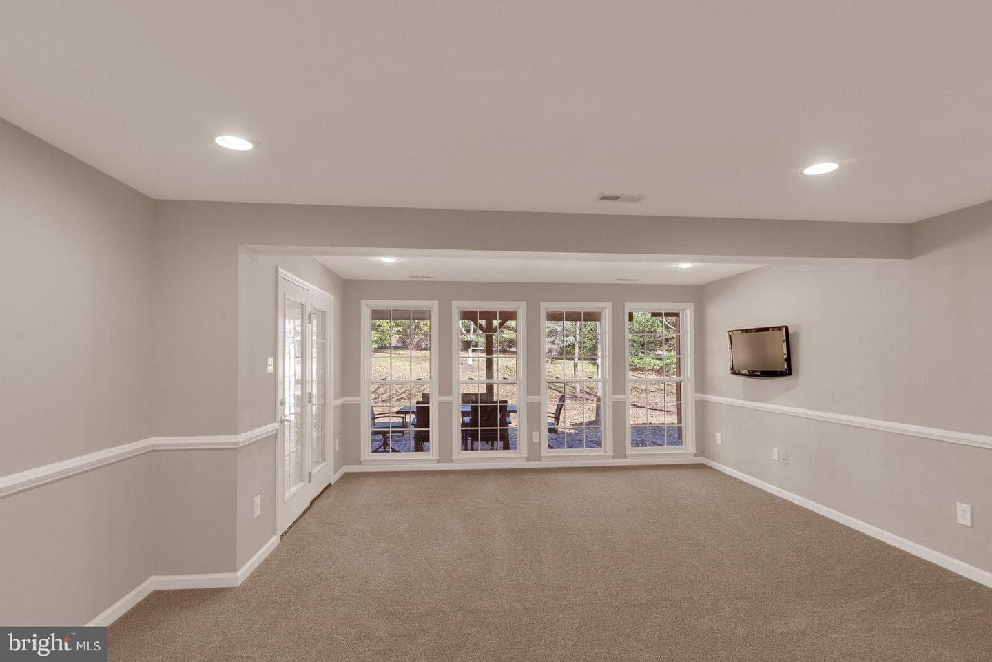 403 Devon Court photo 6