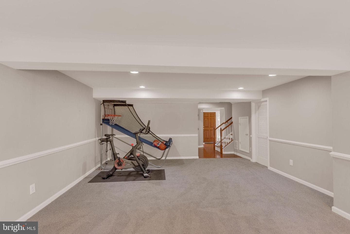 403 Devon Court photo 7