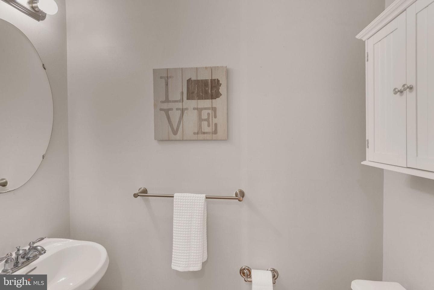 403 Devon Court photo 8