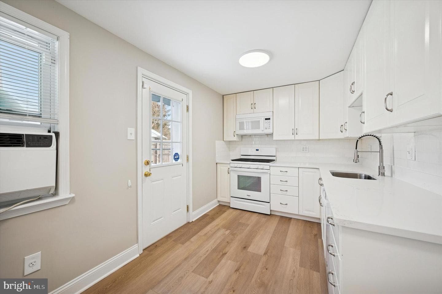 513 Stewart Road photo 9