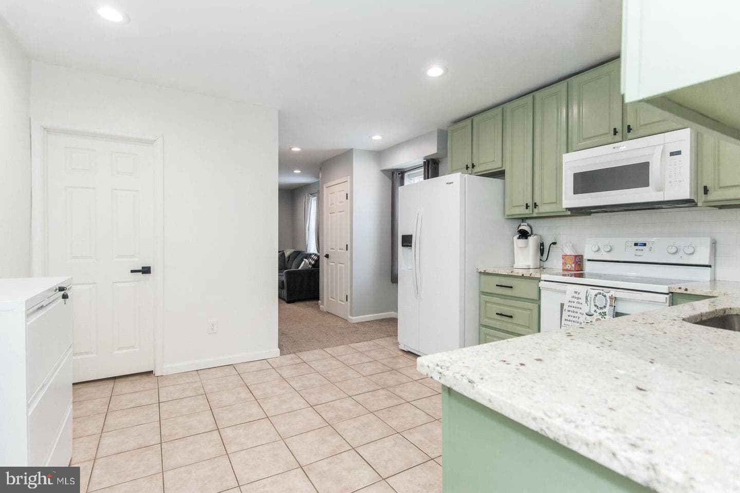 410 Avenue D photo 11