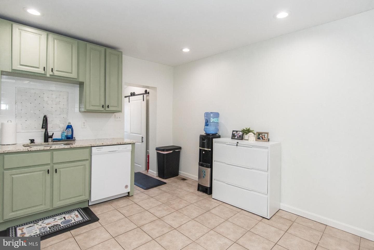 410 Avenue D photo 16