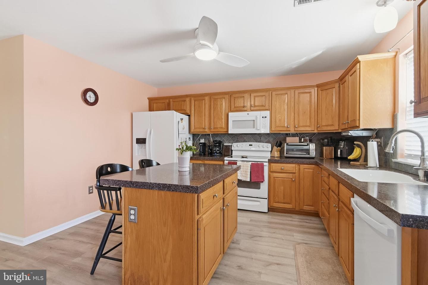 1503 Reagan photo 8