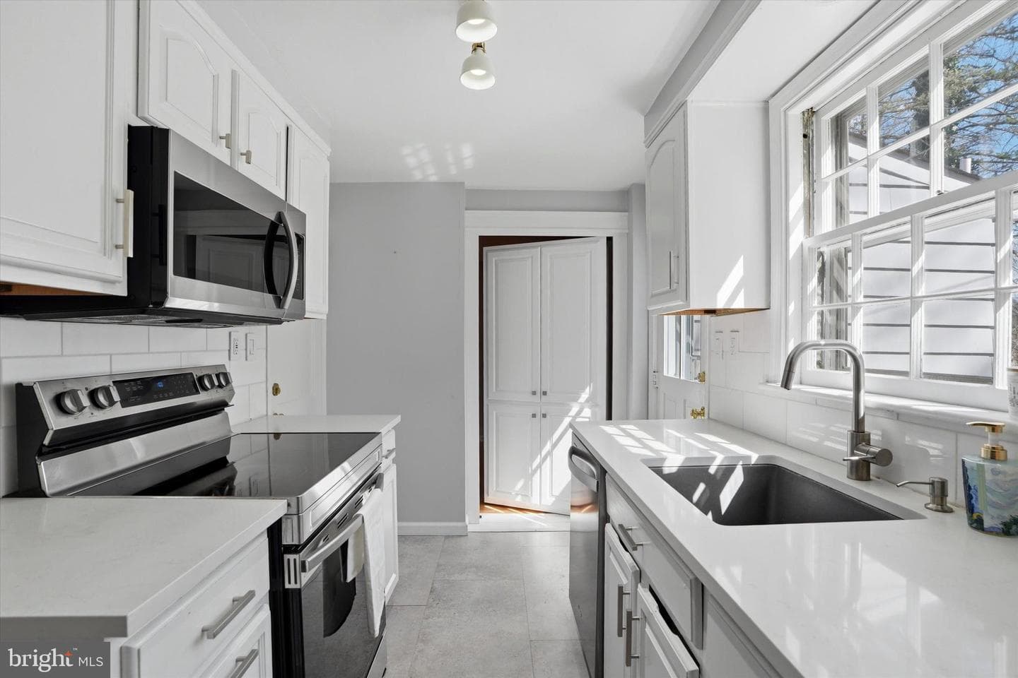 514 Kingston Road photo 12