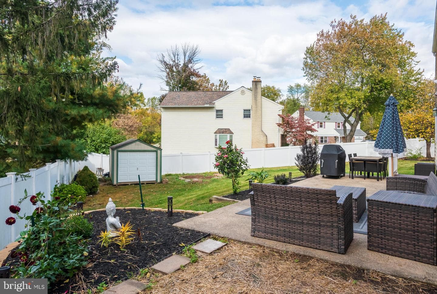 735 Champlain Drive photo 32