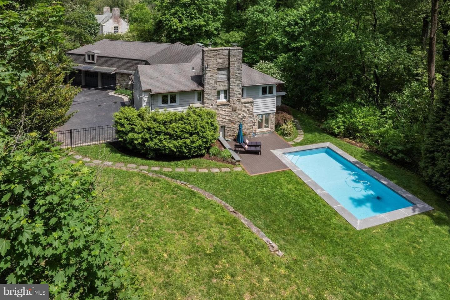 241 Cheswold Lane photo 2