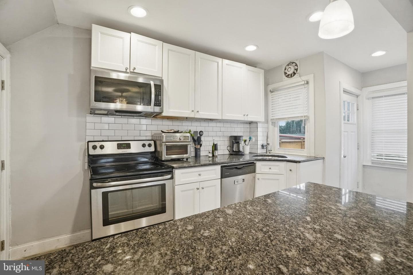 7927 Heather Road photo 16