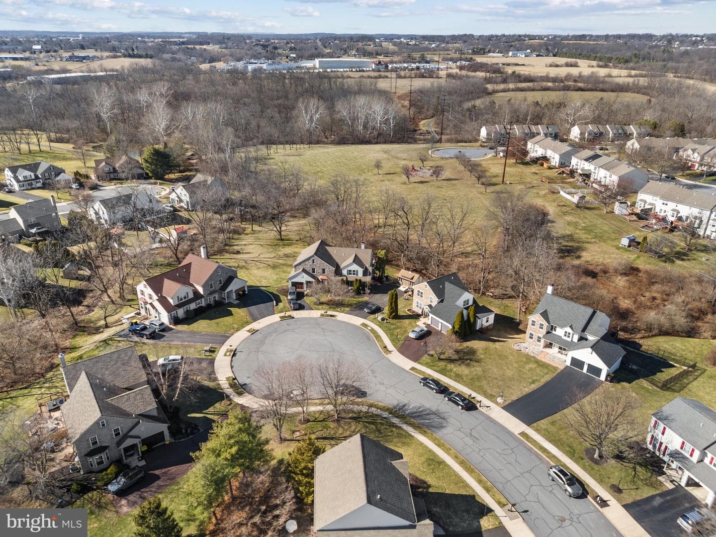 306 Sherwood Court N photo 2