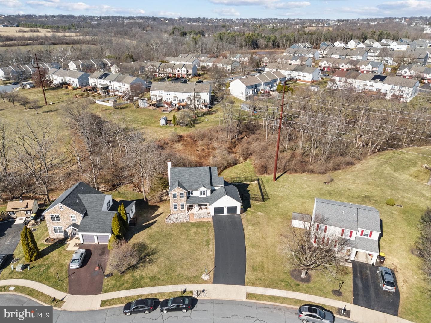 306 Sherwood Court N photo 3
