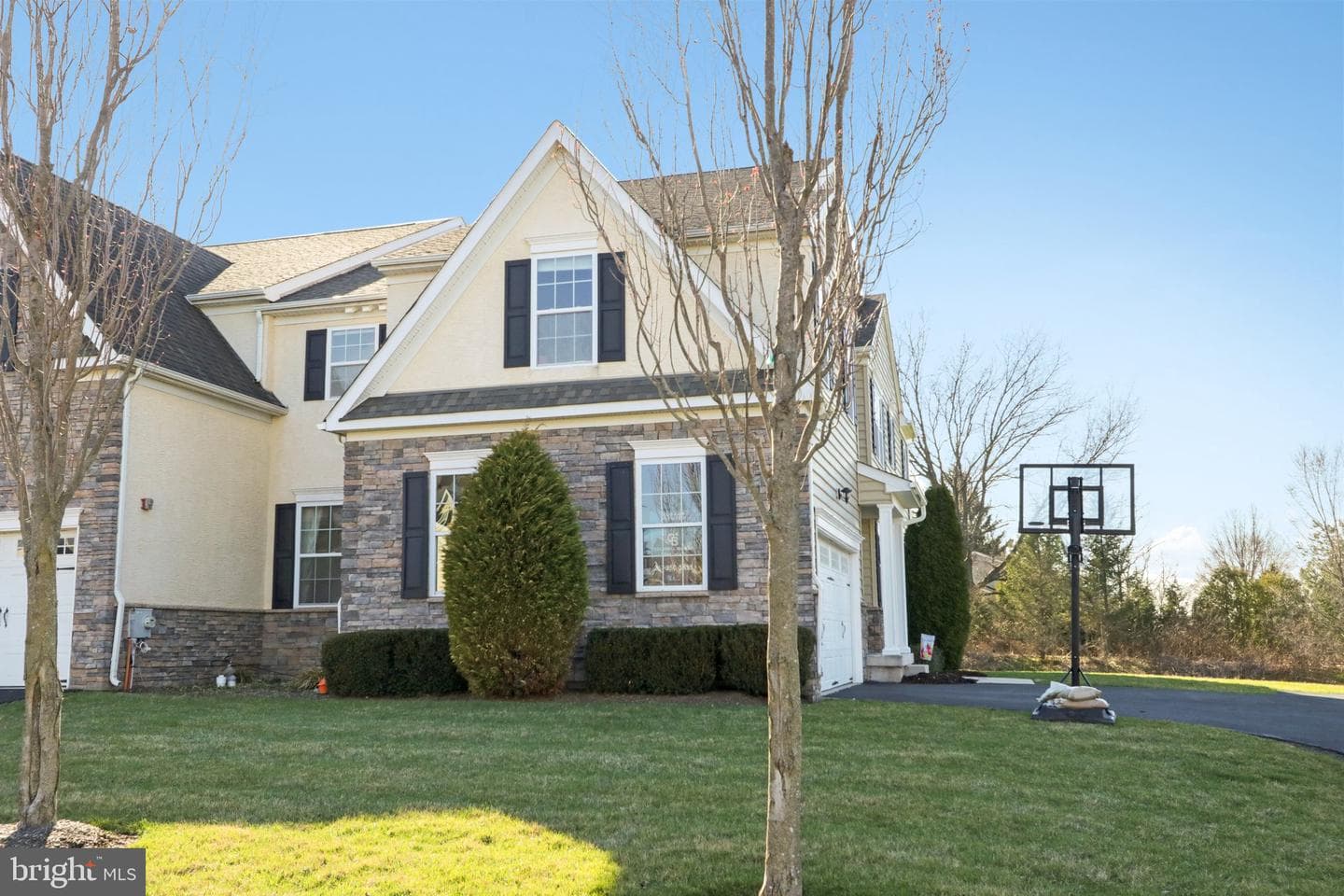 1035 Thorndale Drive photo 3