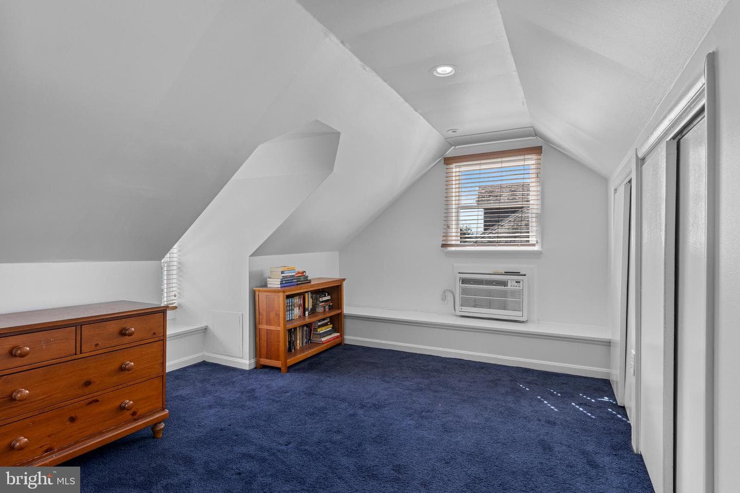 535 E Willow Grove Avenue photo 36