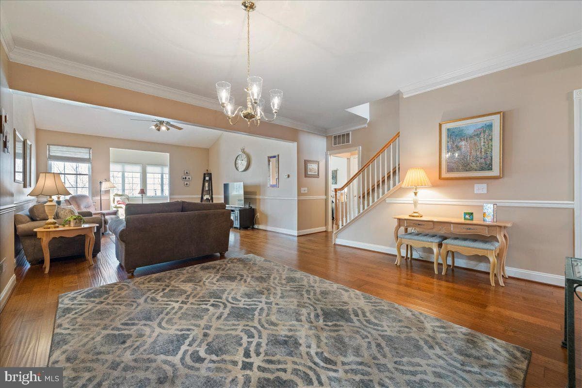 327 Melbourne Way photo 10