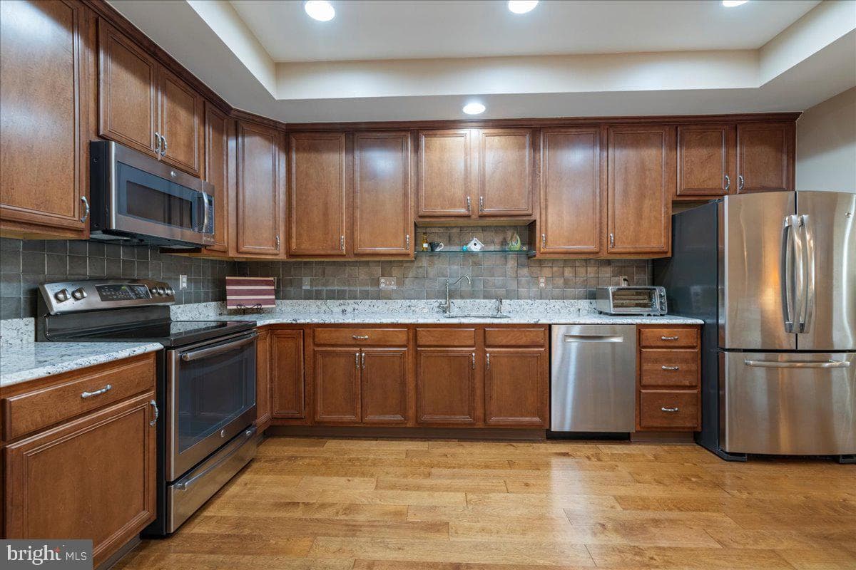 327 Melbourne Way photo 11