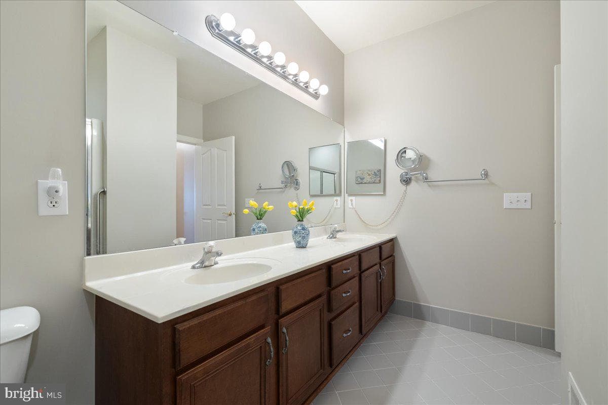 327 Melbourne Way photo 21