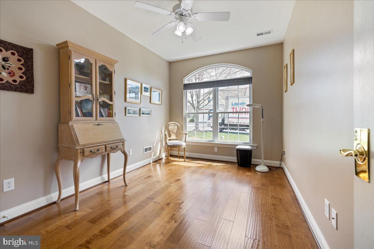 327 Melbourne Way photo 22