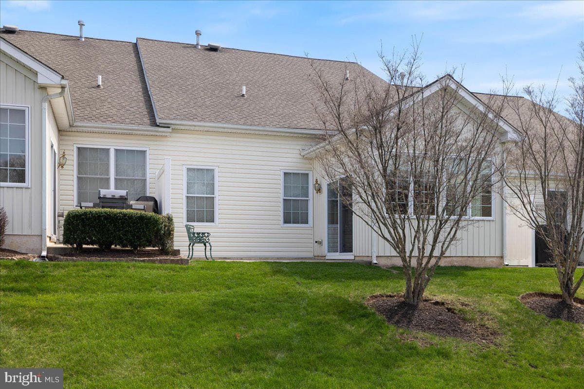 327 Melbourne Way photo 29