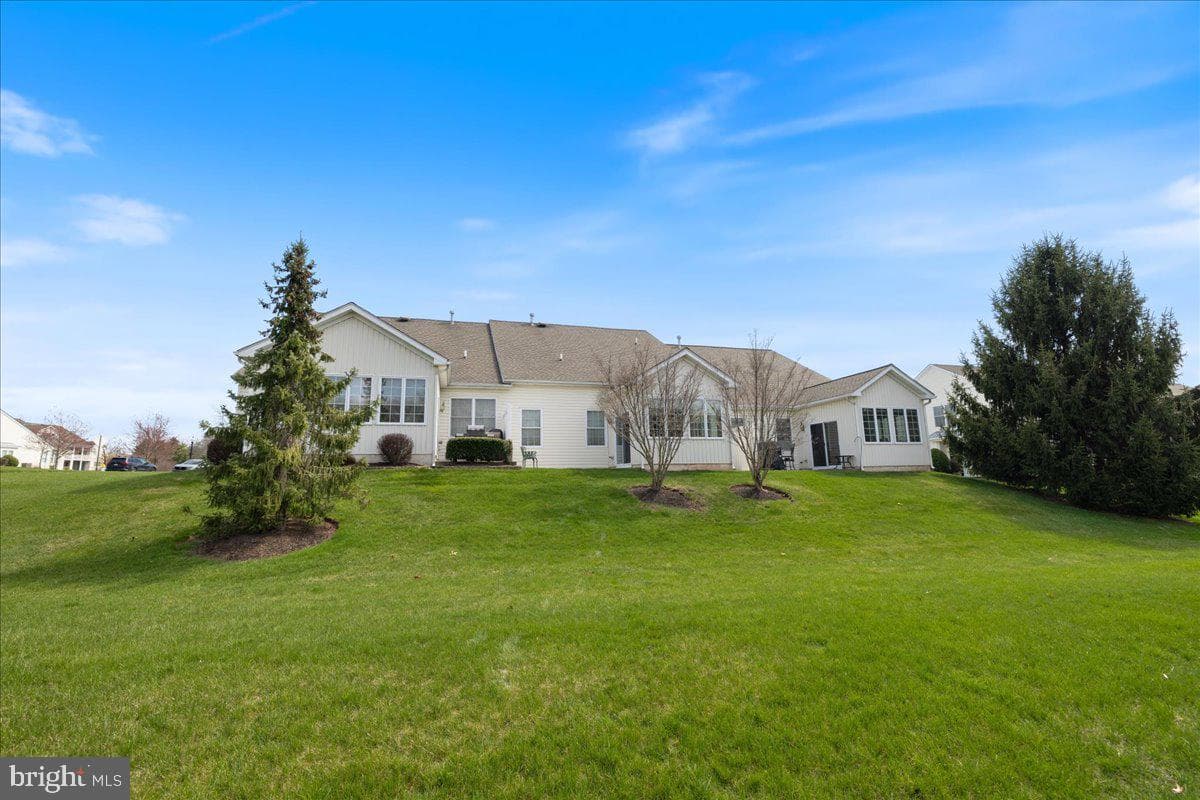 327 Melbourne Way photo 32