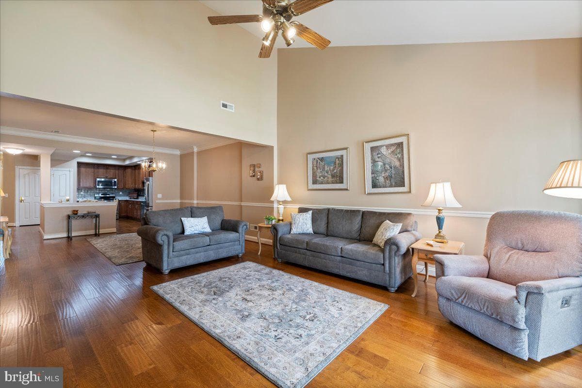 327 Melbourne Way photo 5