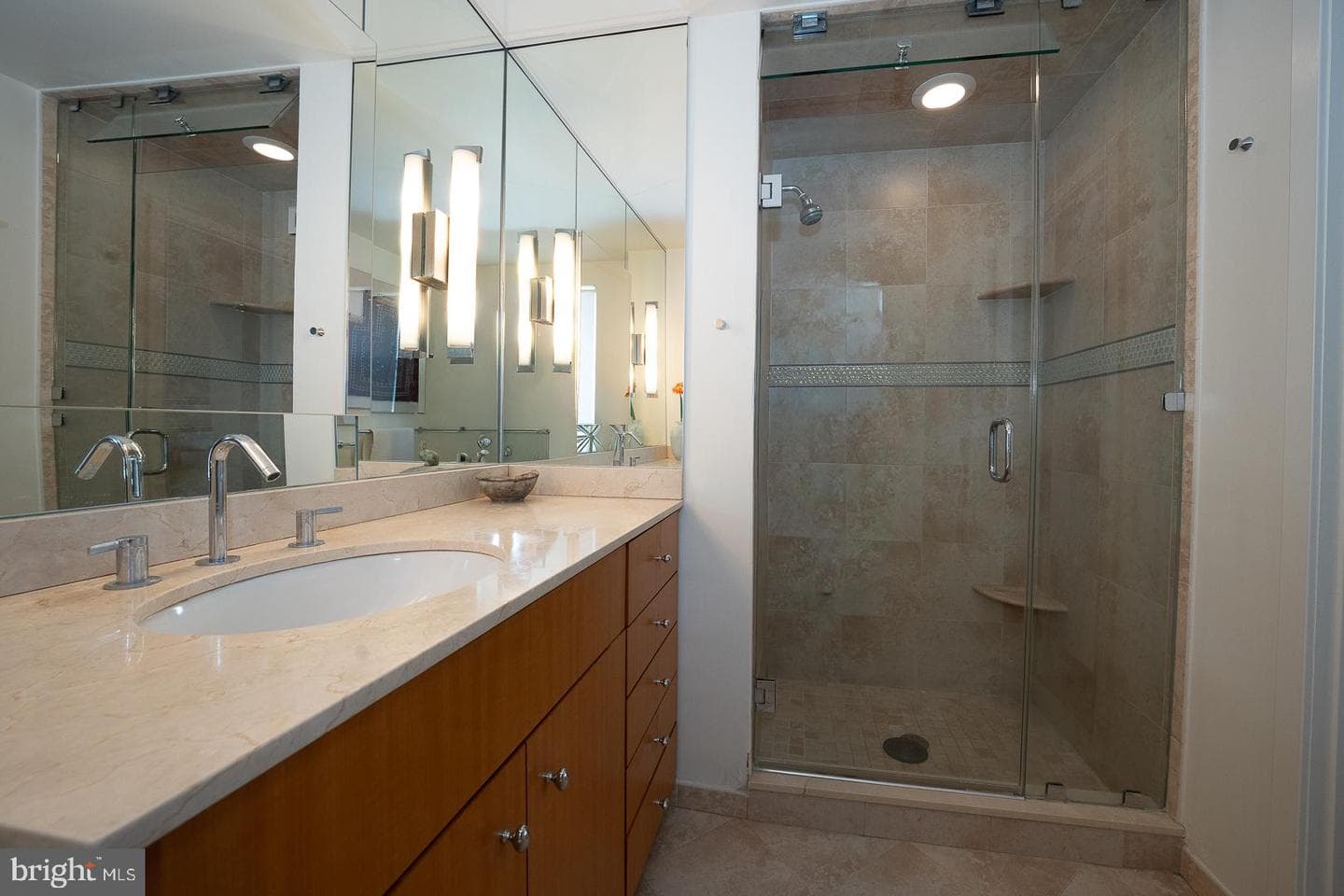 535 Hamilton Road photo 27