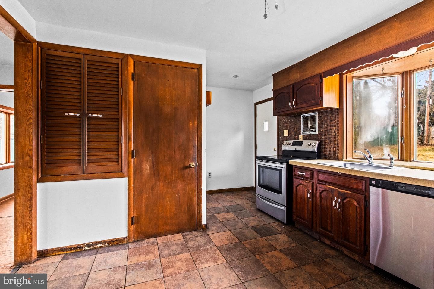439 Township Line Road photo 11