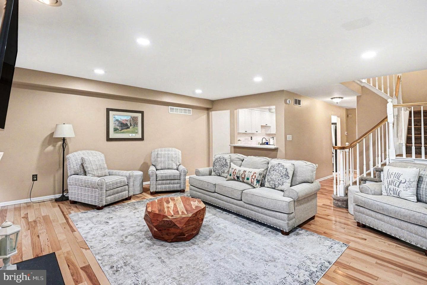 98 Forrest Court photo 6