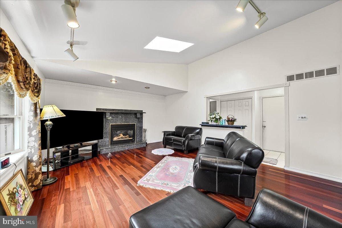 121 Gwynmont Drive photo 18