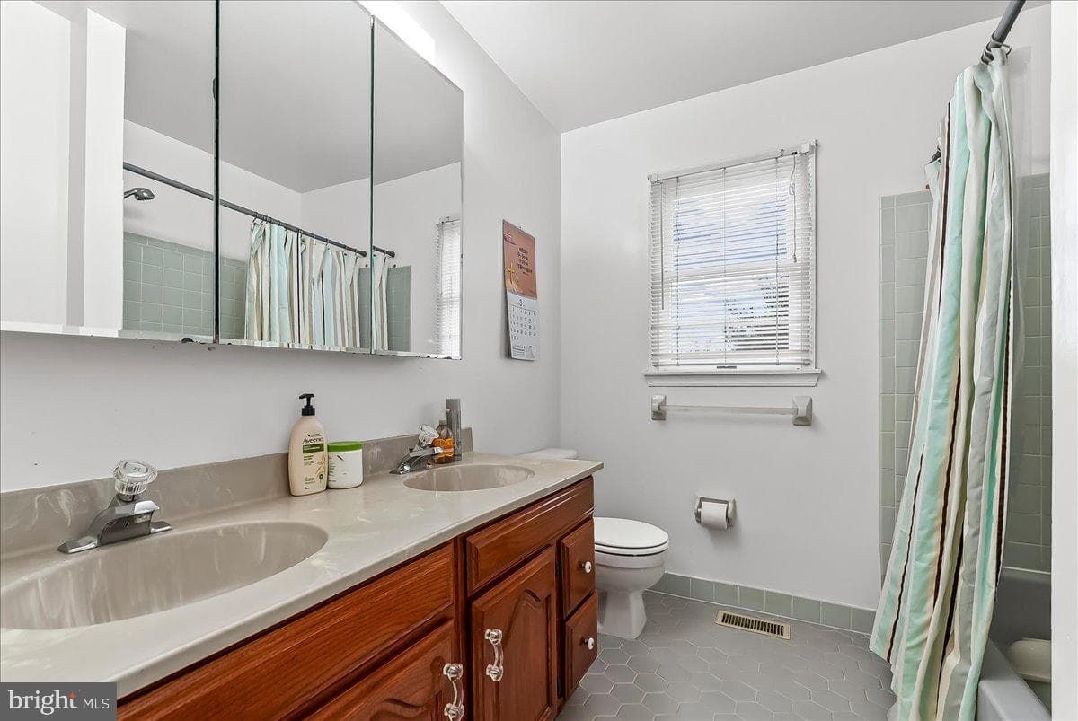 121 Gwynmont Drive photo 30