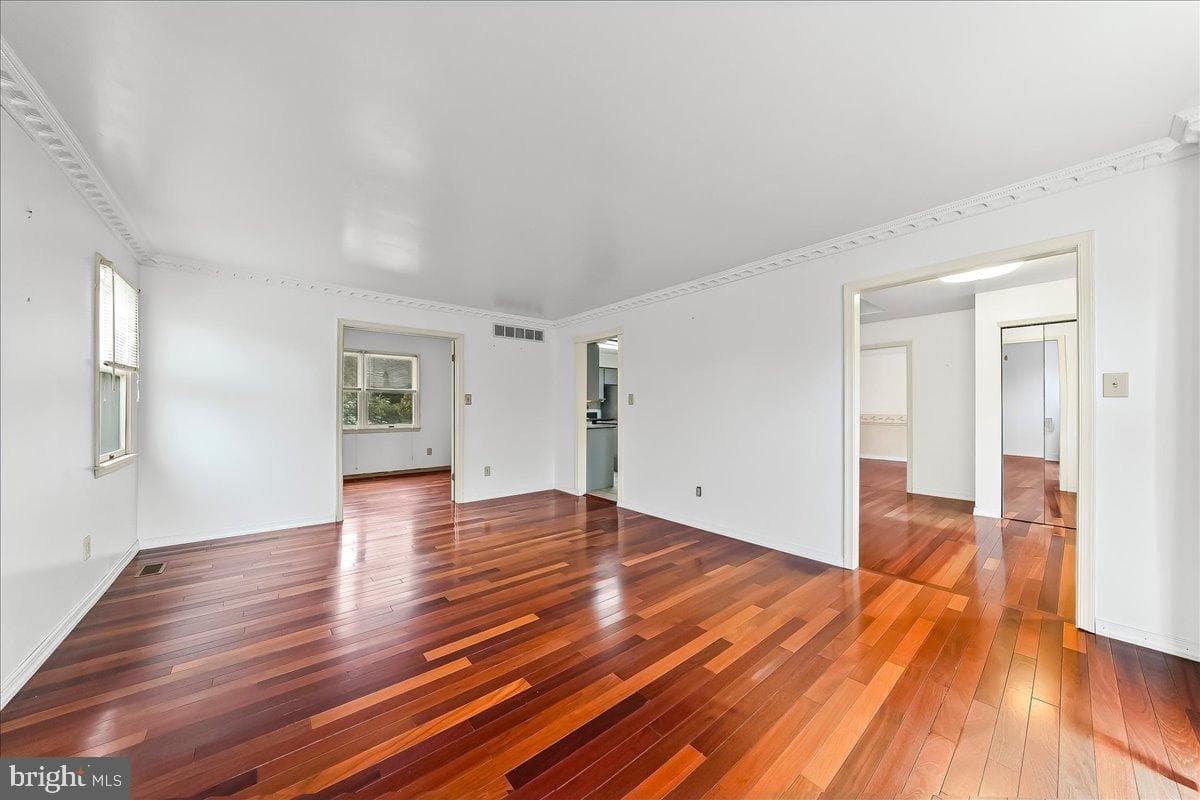 121 Gwynmont Drive photo 9