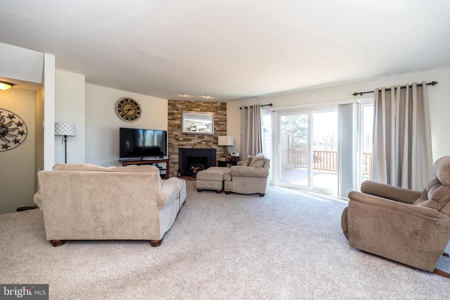 400 Calverton Court photo 16