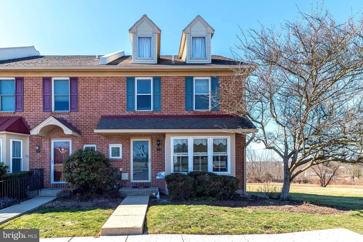 400 Calverton Court photo 2