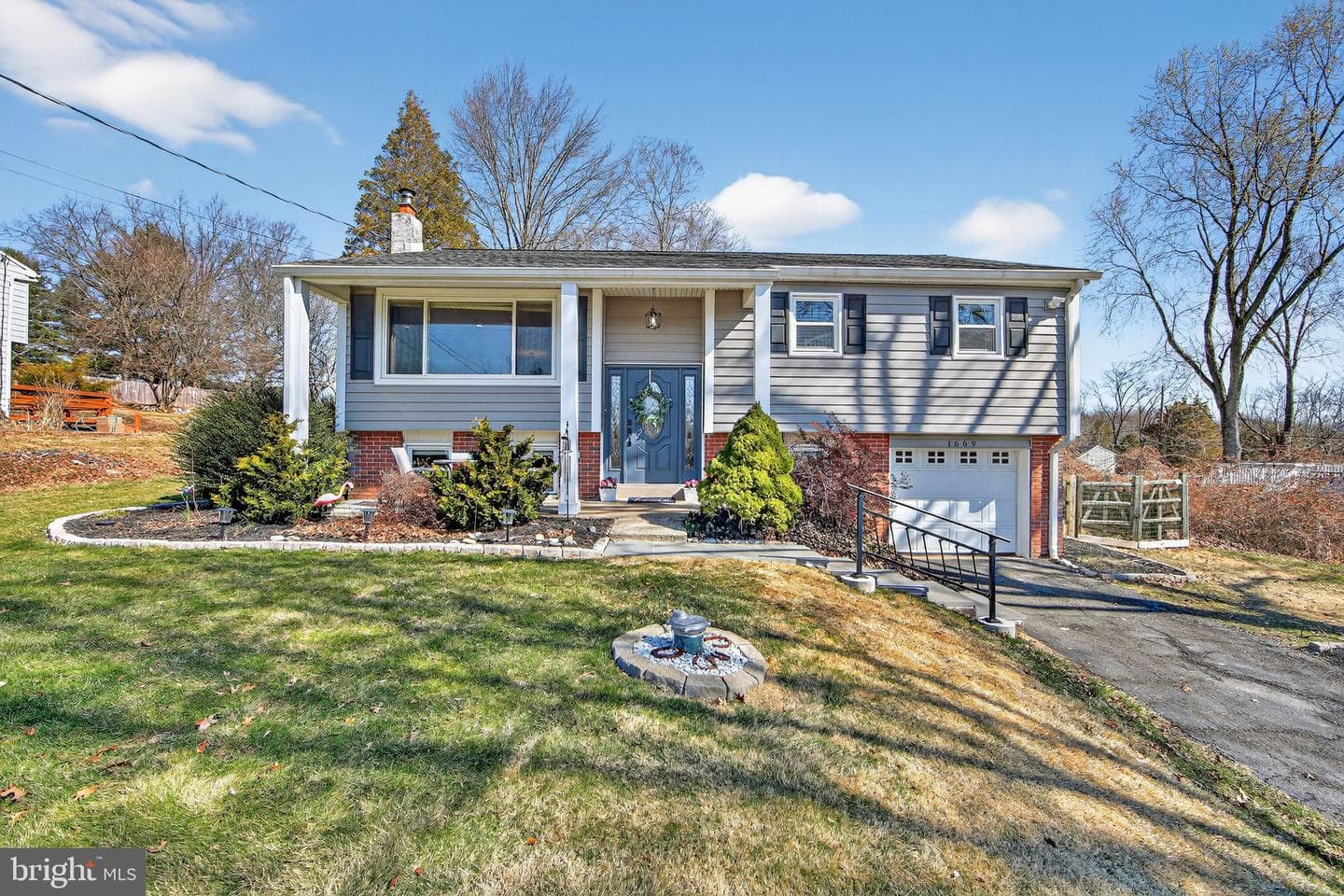 1669 Briarwood Lane photo 2