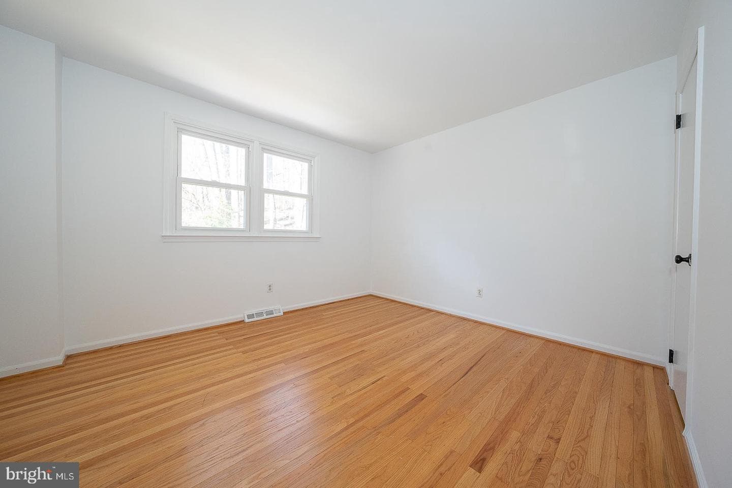 485 Garrison Way photo 32