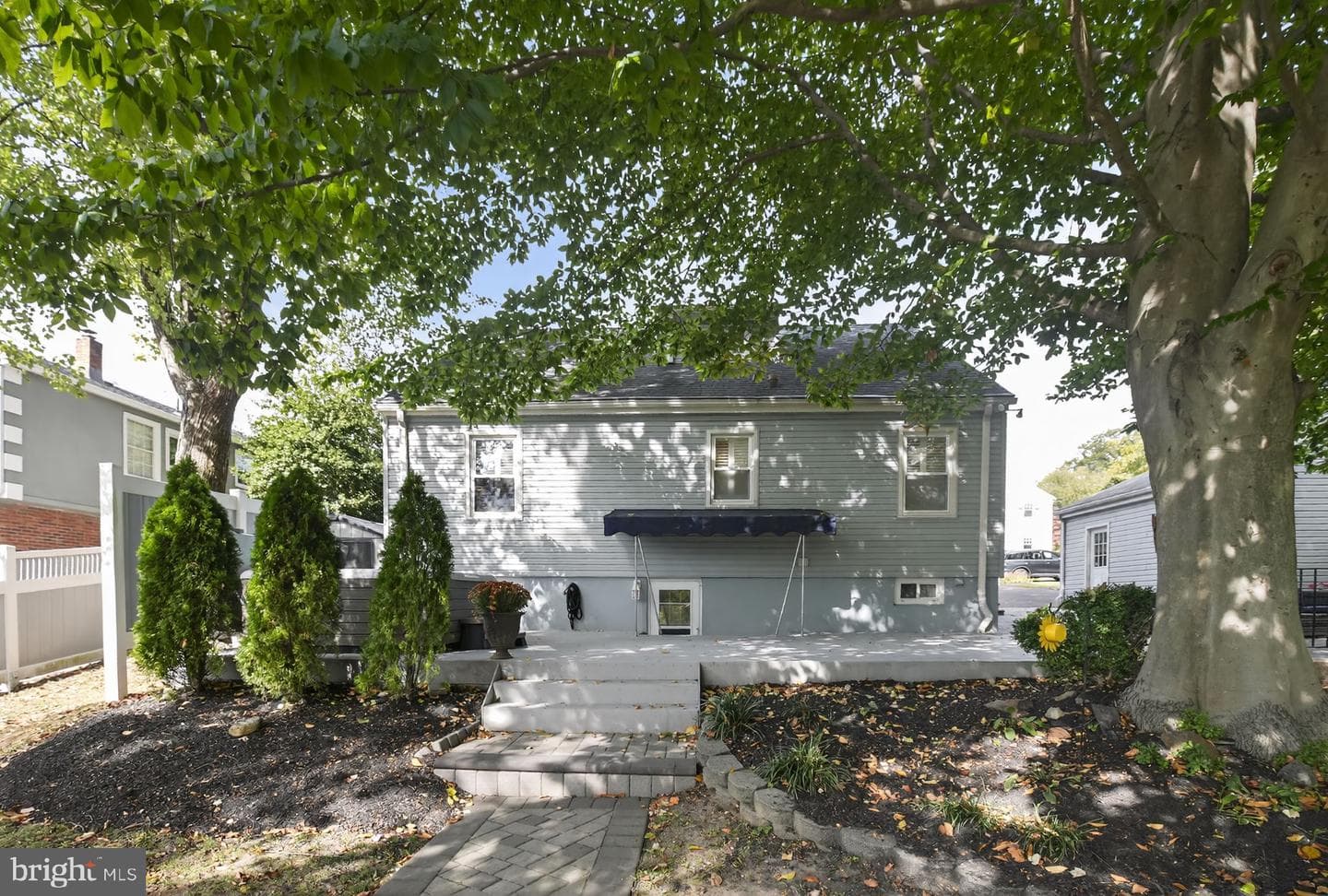 927 Sherman Avenue photo 32