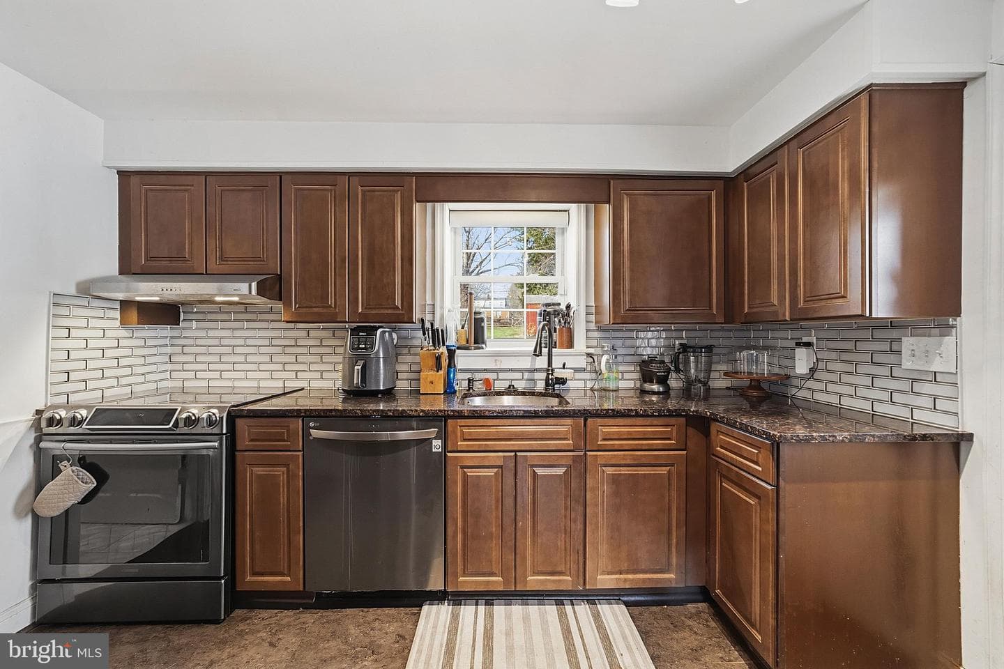 310 Greenwood Road photo 9