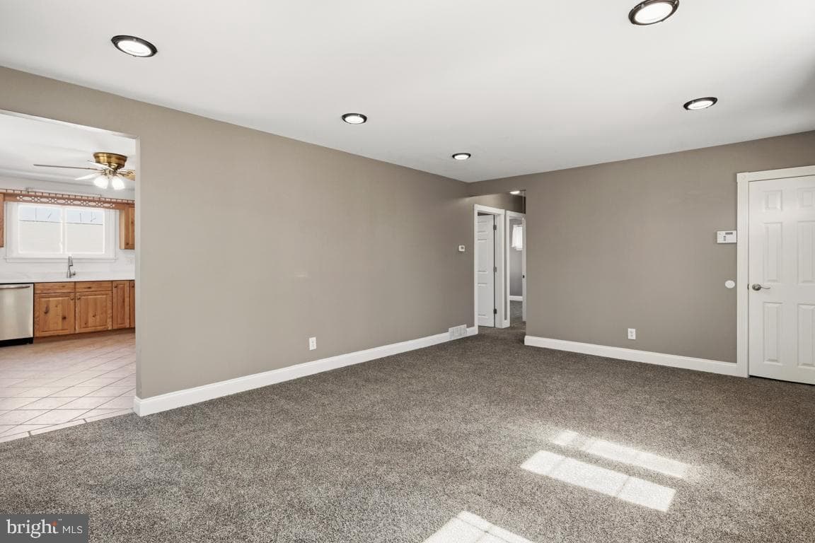 416 Stuart Ln photo 11