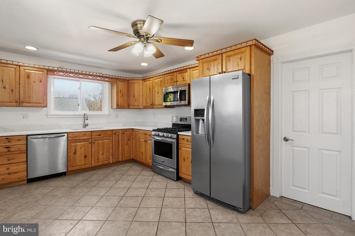 416 Stuart Ln photo 12