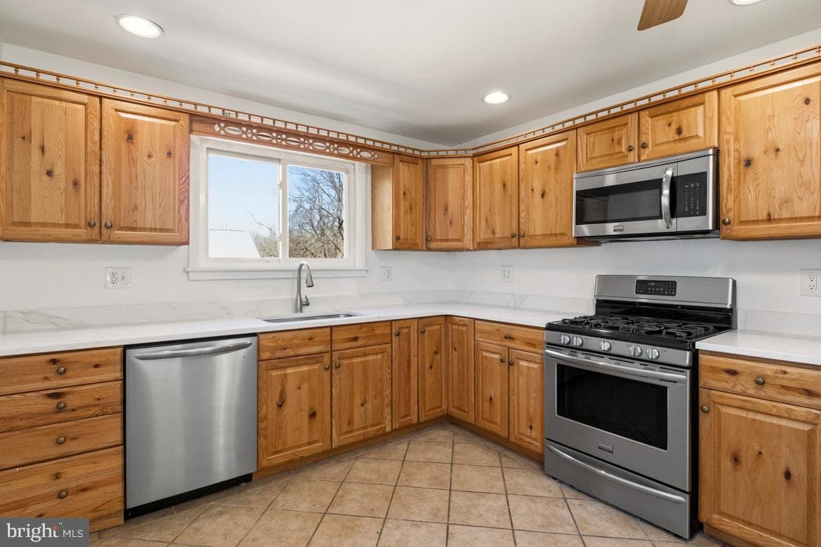 416 Stuart Ln photo 13
